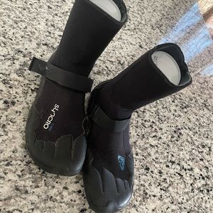Roxy womens size 9 5mm synchro booties